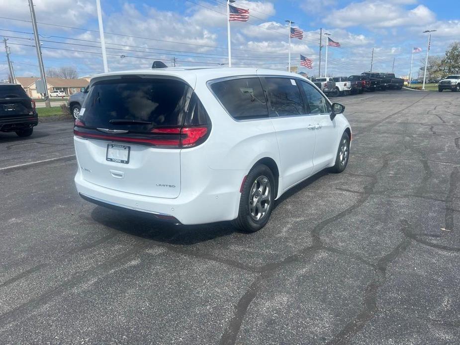 new 2024 Chrysler Pacifica car, priced at $52,707