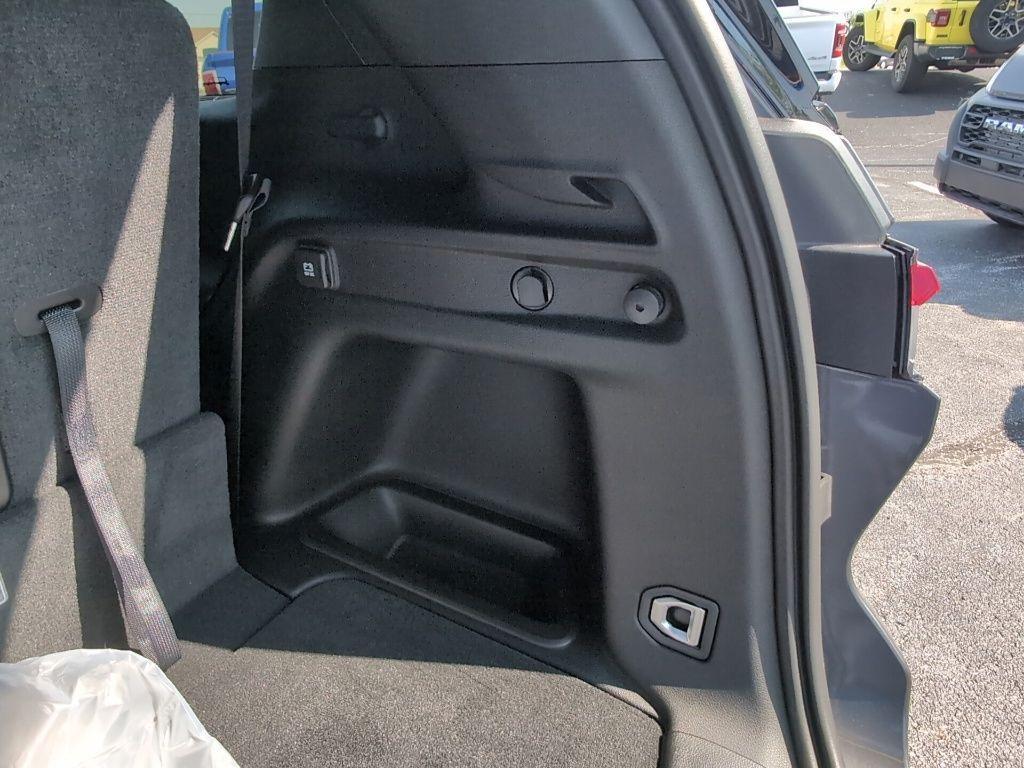 new 2025 Jeep Grand Cherokee L car, priced at $52,537