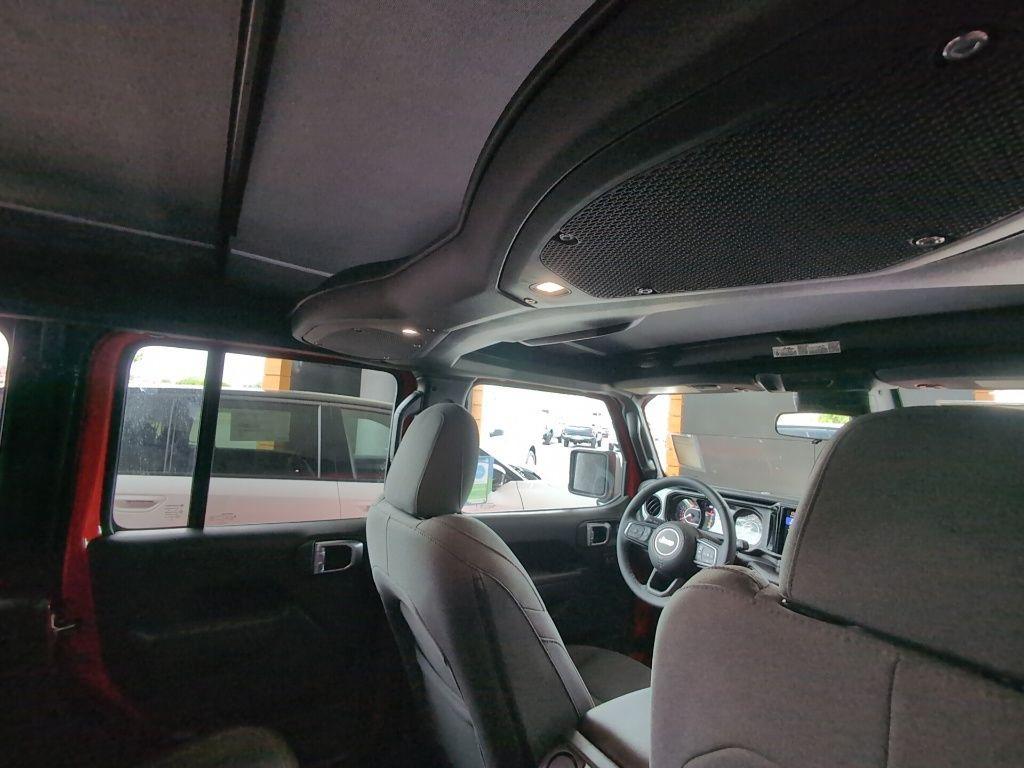 new 2025 Jeep Wrangler car, priced at $45,104