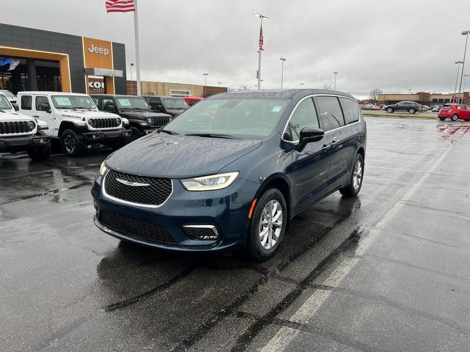 new 2025 Chrysler Pacifica car, priced at $53,725