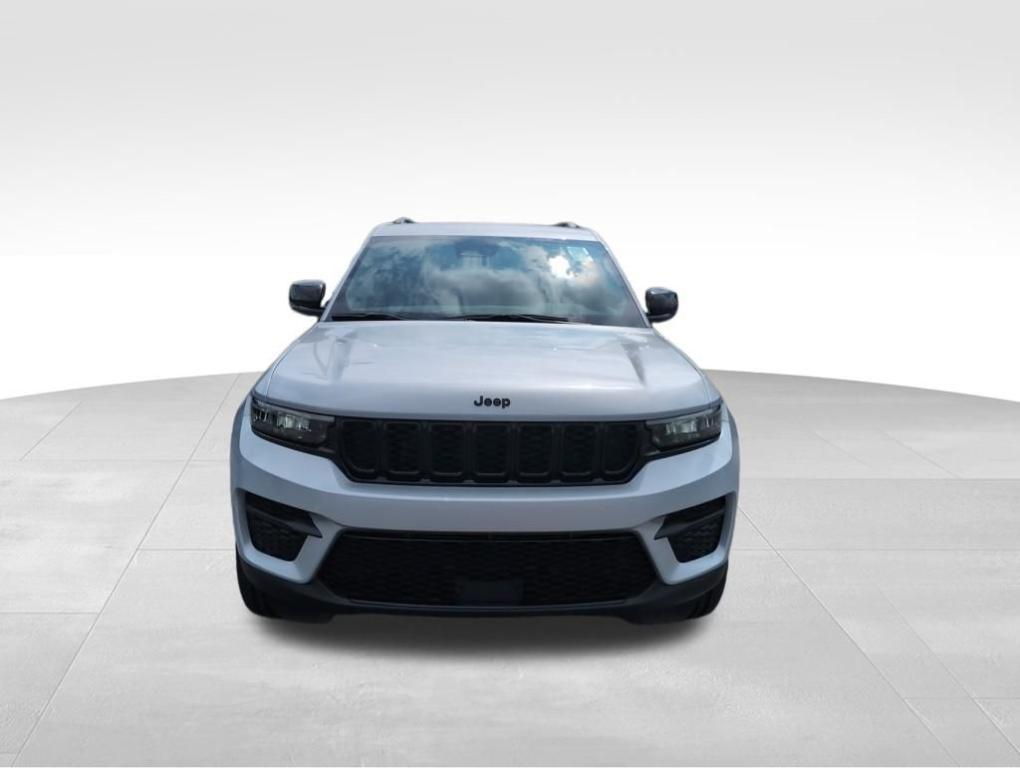 new 2025 Jeep Grand Cherokee car, priced at $43,545