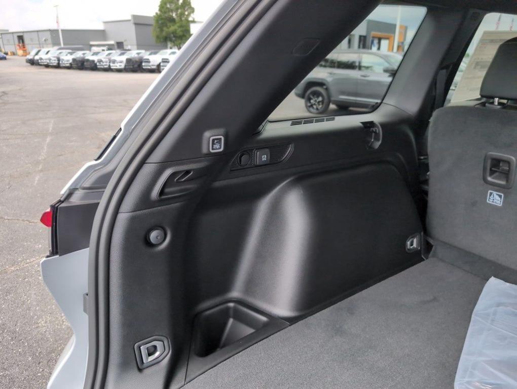 new 2025 Jeep Grand Cherokee car, priced at $43,545