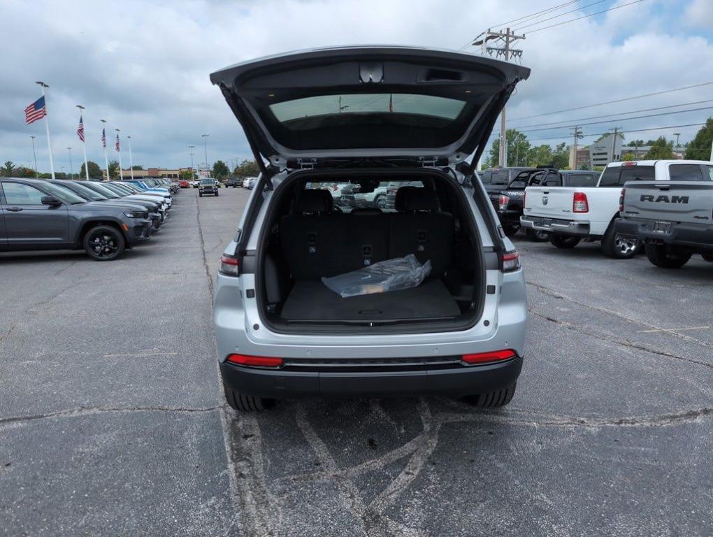 new 2025 Jeep Grand Cherokee car, priced at $43,545