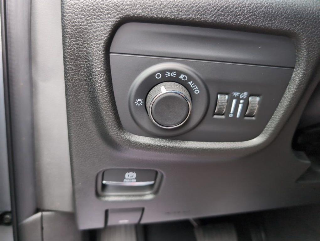 new 2025 Jeep Grand Cherokee car, priced at $43,545