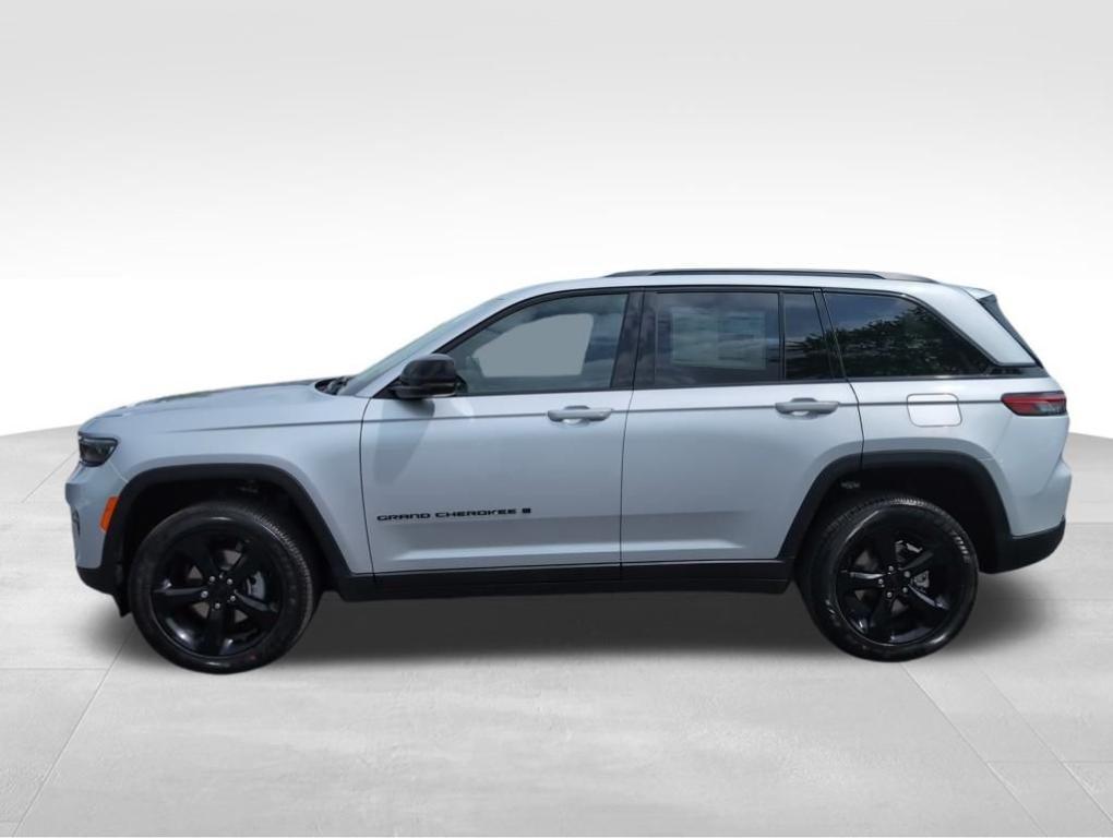 new 2025 Jeep Grand Cherokee car, priced at $43,545