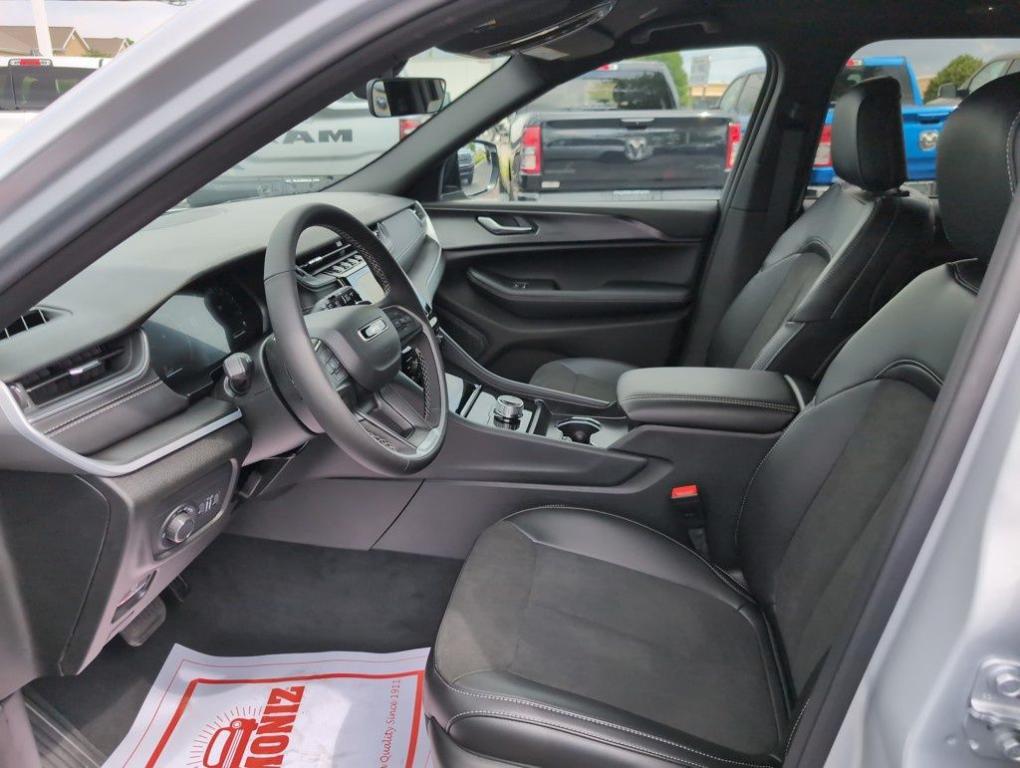 new 2025 Jeep Grand Cherokee car, priced at $43,545