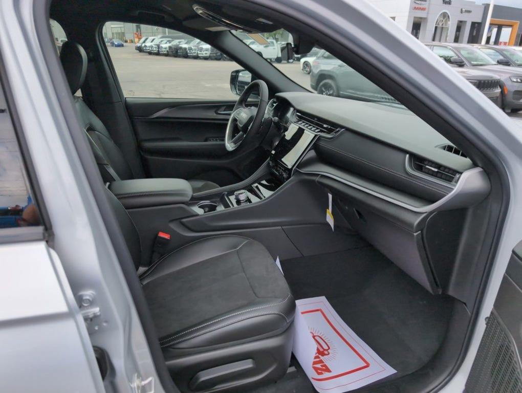 new 2025 Jeep Grand Cherokee car, priced at $43,545