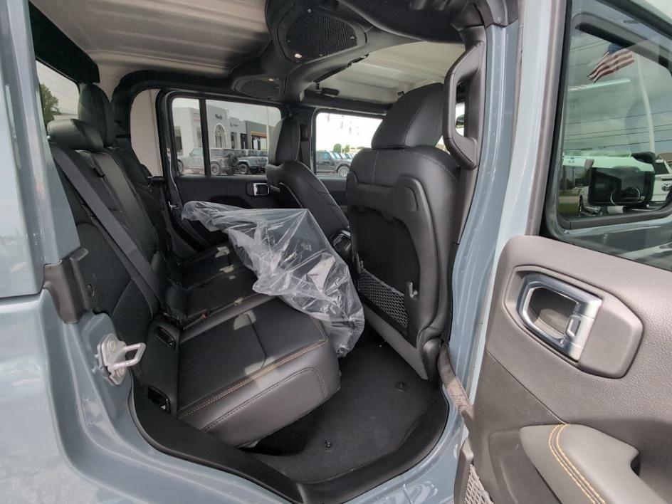 new 2025 Jeep Gladiator car, priced at $52,218