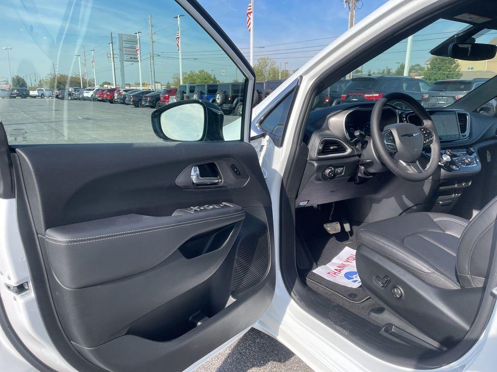 new 2026 Chrysler Pacifica car, priced at $52,852