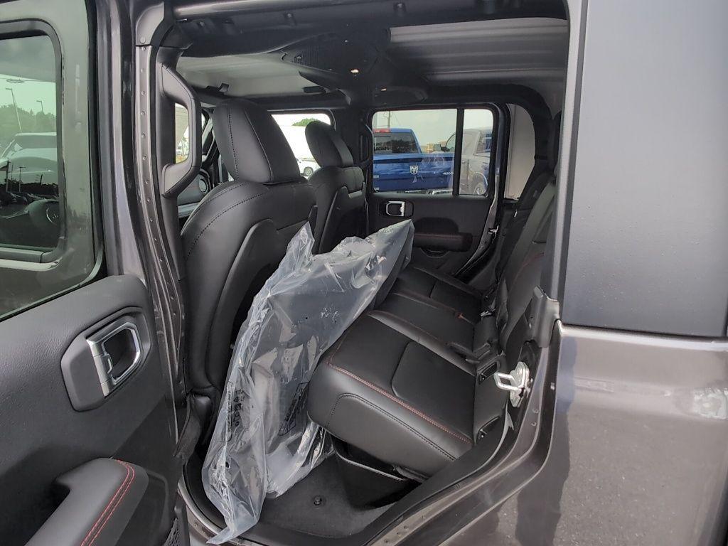 new 2025 Jeep Gladiator car, priced at $52,175