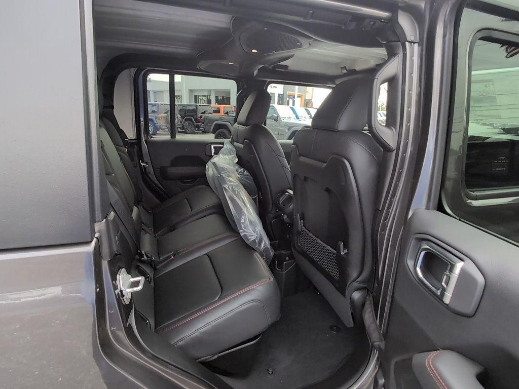 new 2025 Jeep Gladiator car, priced at $52,175