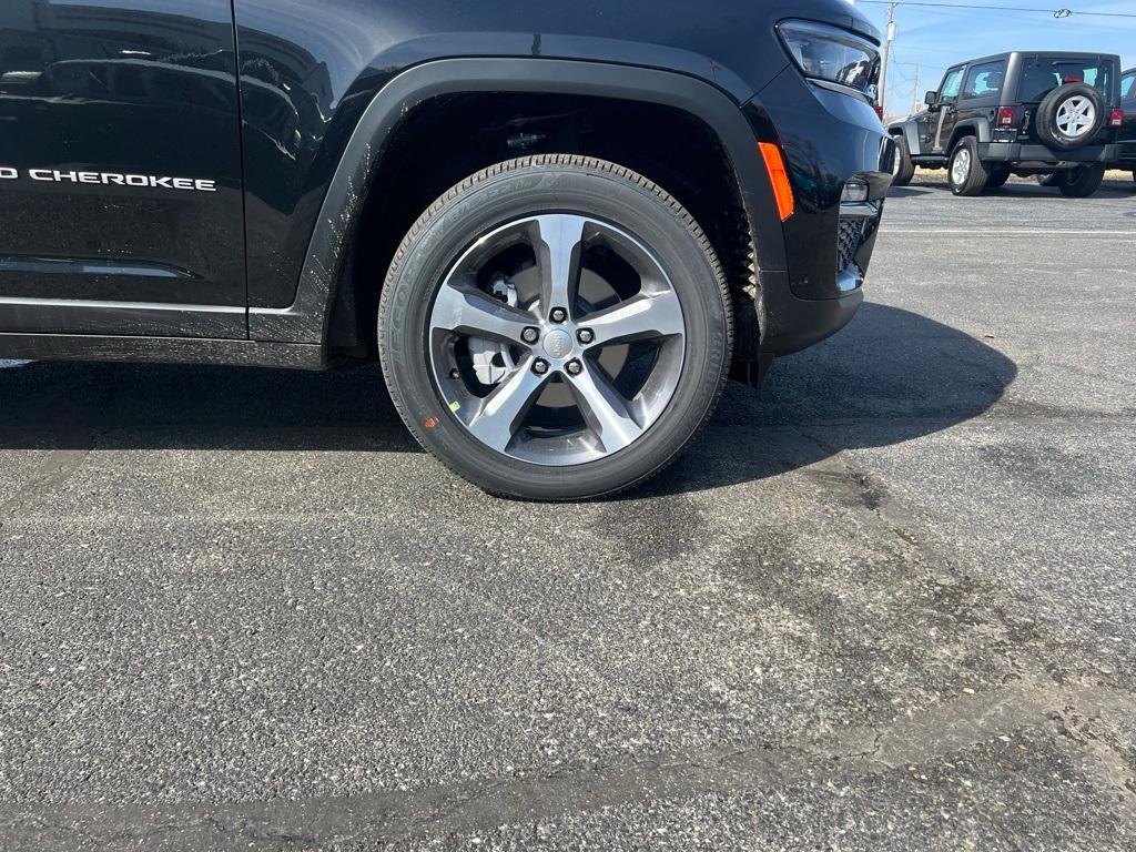 new 2024 Jeep Grand Cherokee car, priced at $47,223