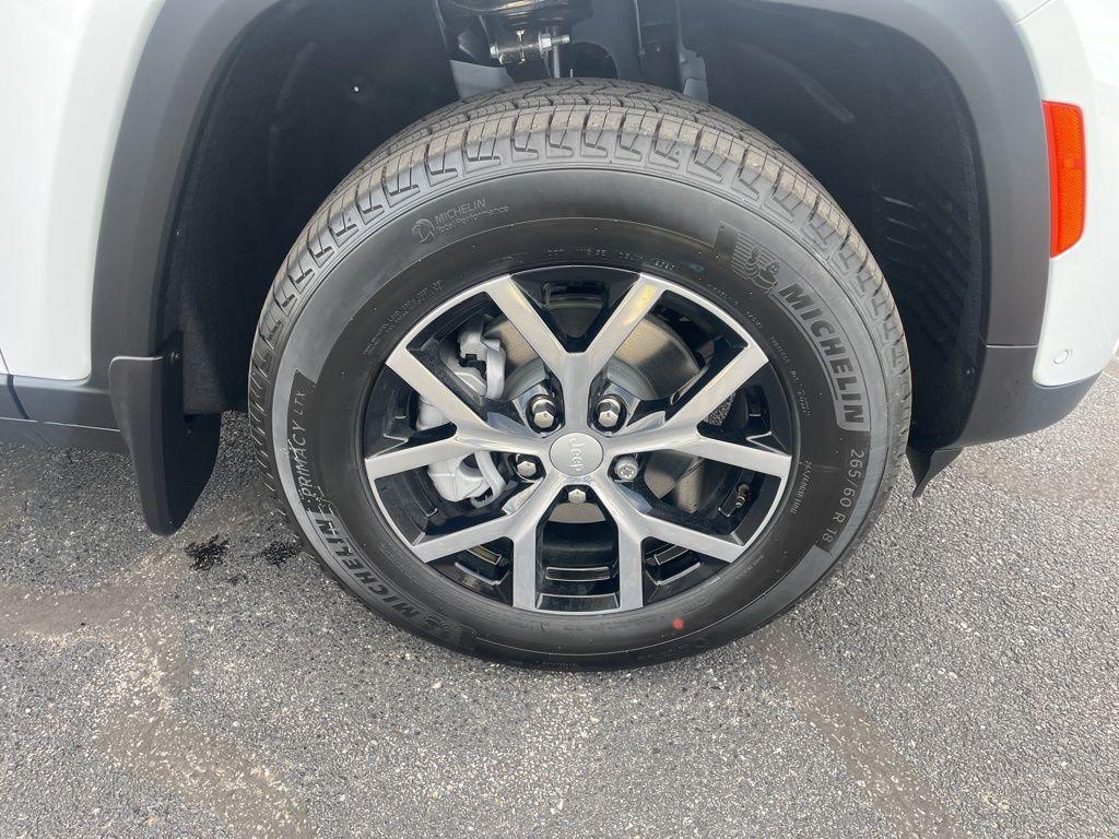 new 2025 Jeep Grand Cherokee car, priced at $48,361