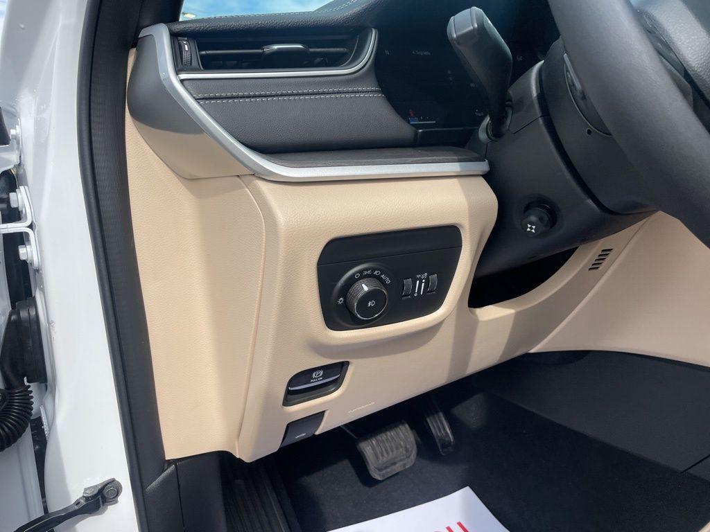 new 2025 Jeep Grand Cherokee car, priced at $48,361