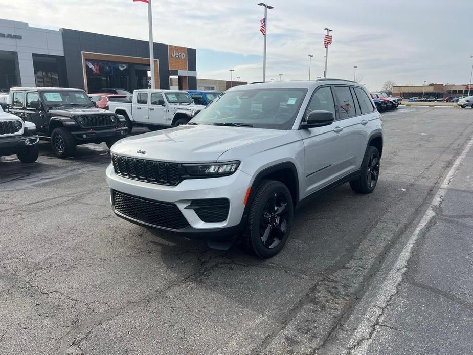 new 2024 Jeep Grand Cherokee car, priced at $39,395