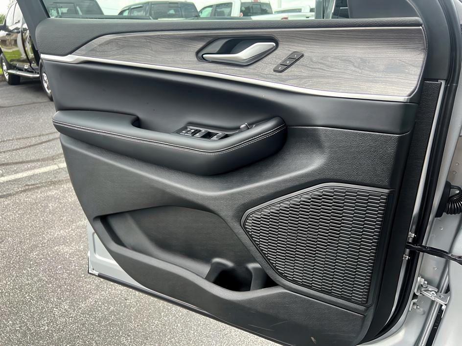 new 2024 Jeep Grand Cherokee car, priced at $52,443