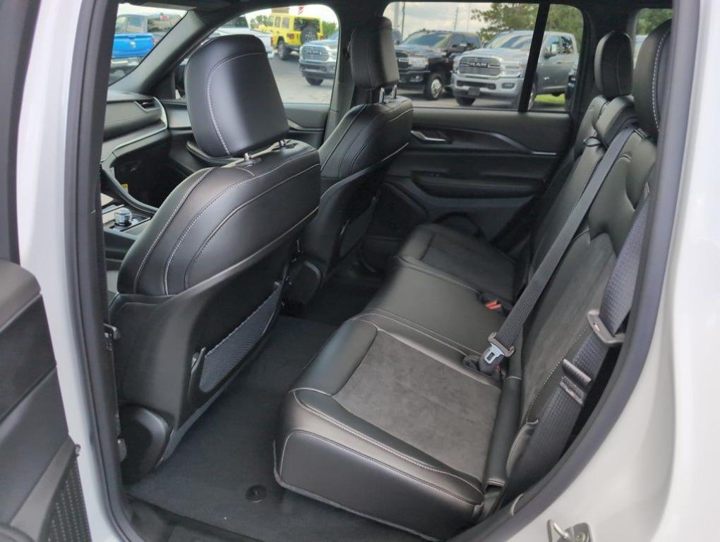 new 2025 Jeep Grand Cherokee car, priced at $44,255
