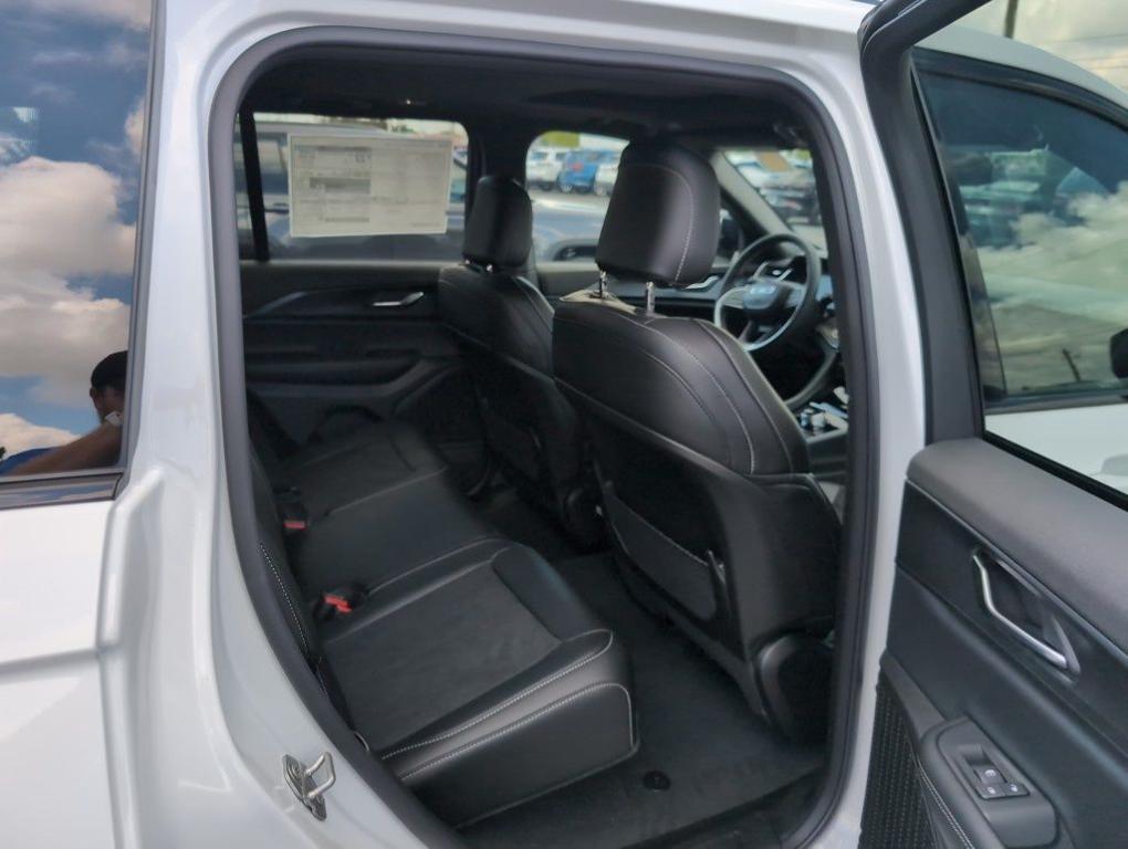 new 2025 Jeep Grand Cherokee car, priced at $44,255