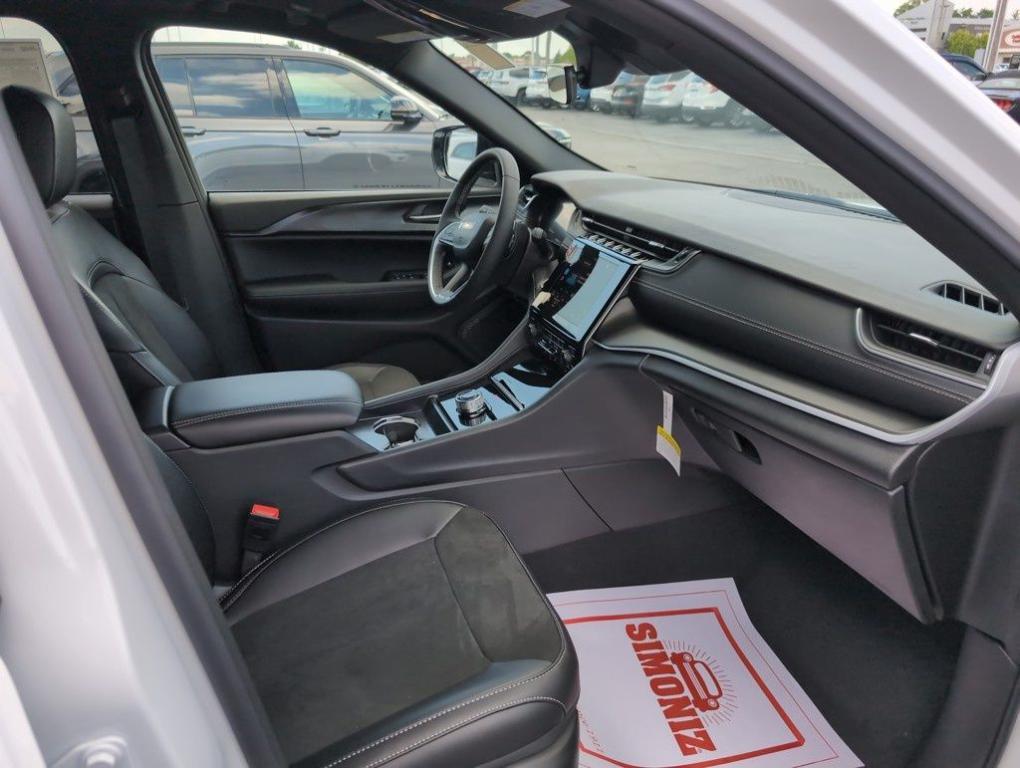new 2025 Jeep Grand Cherokee car, priced at $44,255