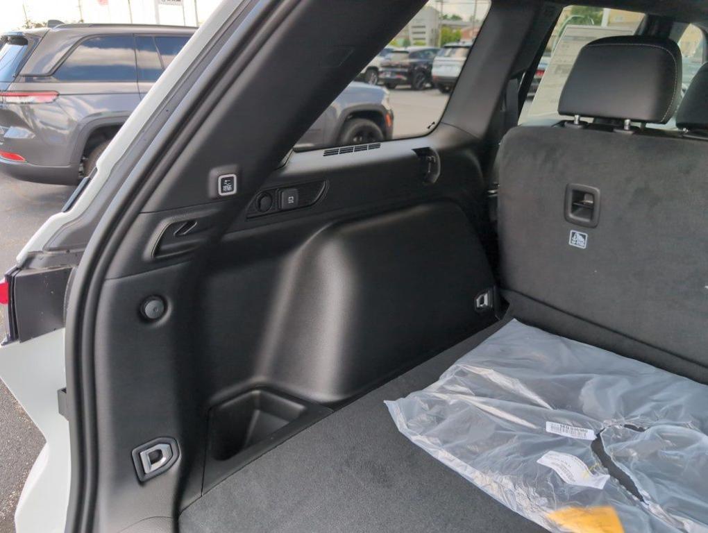 new 2025 Jeep Grand Cherokee car, priced at $44,255