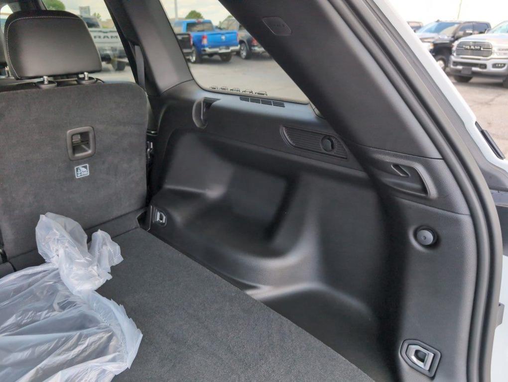 new 2025 Jeep Grand Cherokee car, priced at $44,255