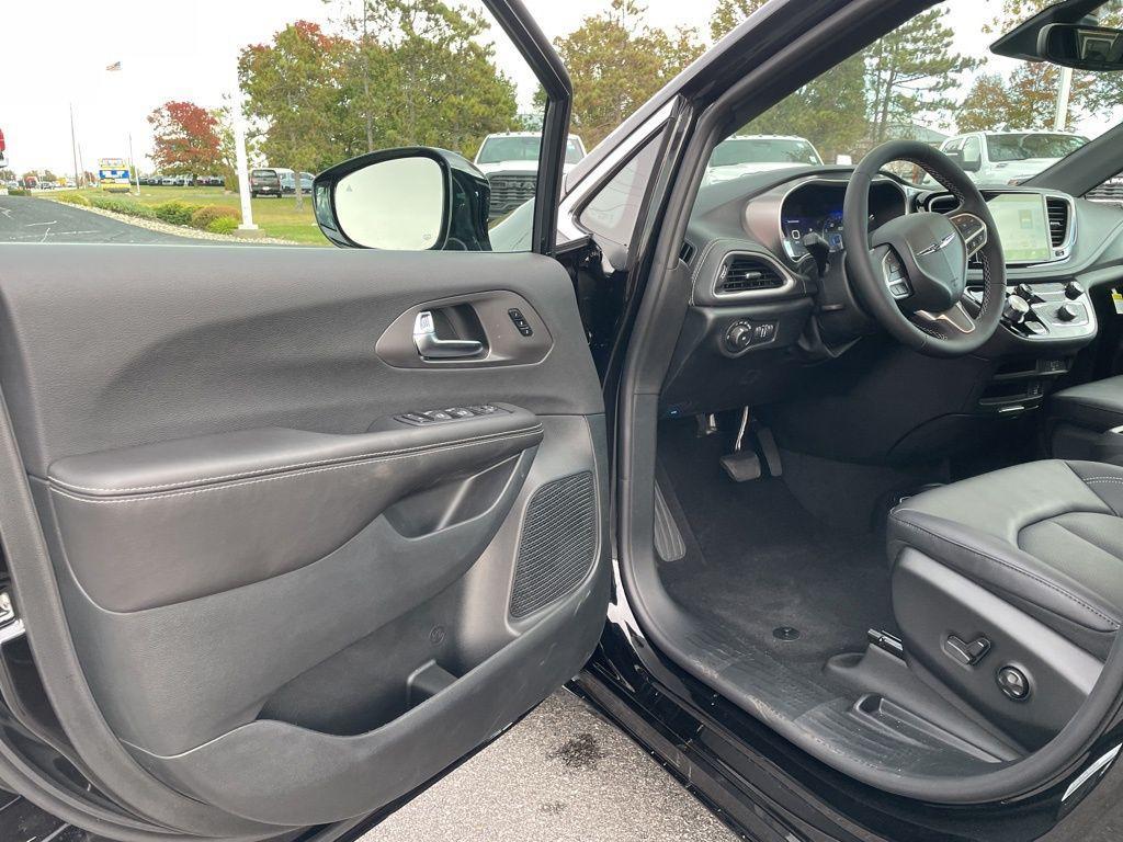 new 2026 Chrysler Pacifica car, priced at $49,839