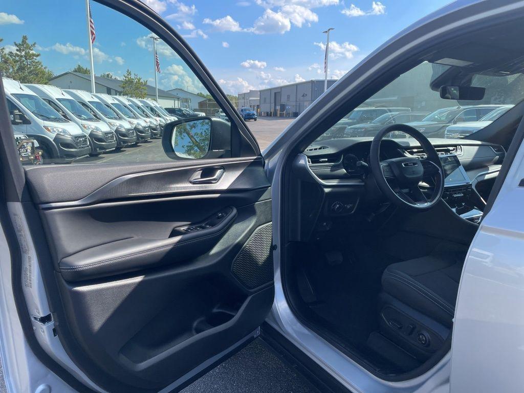 new 2025 Jeep Grand Cherokee L car, priced at $41,516