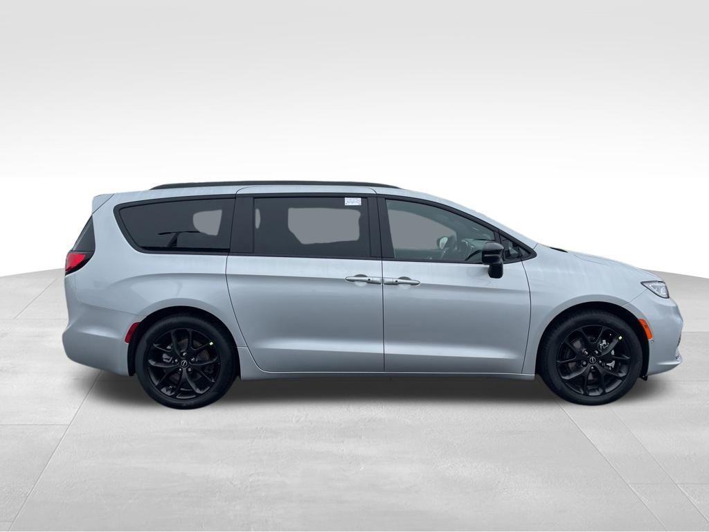 new 2026 Chrysler Pacifica car, priced at $53,073