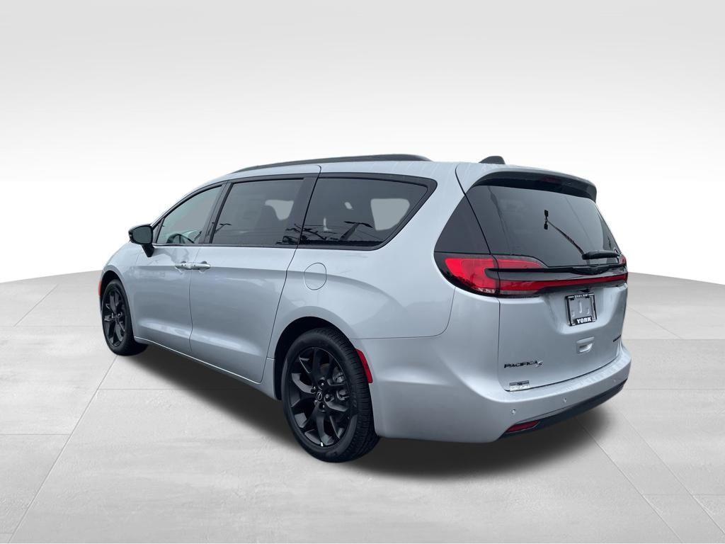 new 2026 Chrysler Pacifica car, priced at $53,073
