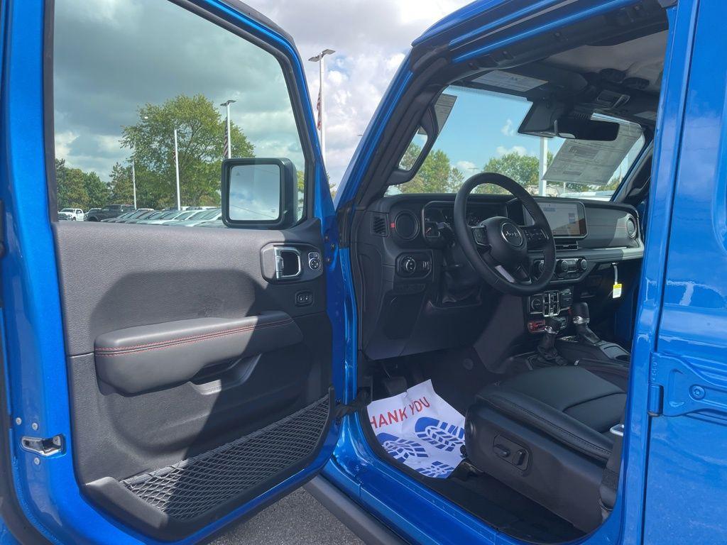 new 2025 Jeep Gladiator car, priced at $55,973
