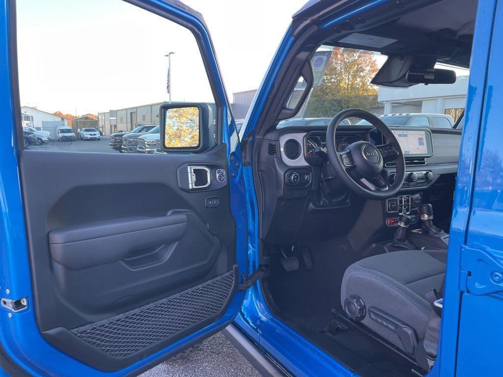 new 2026 Jeep Gladiator car, priced at $52,775