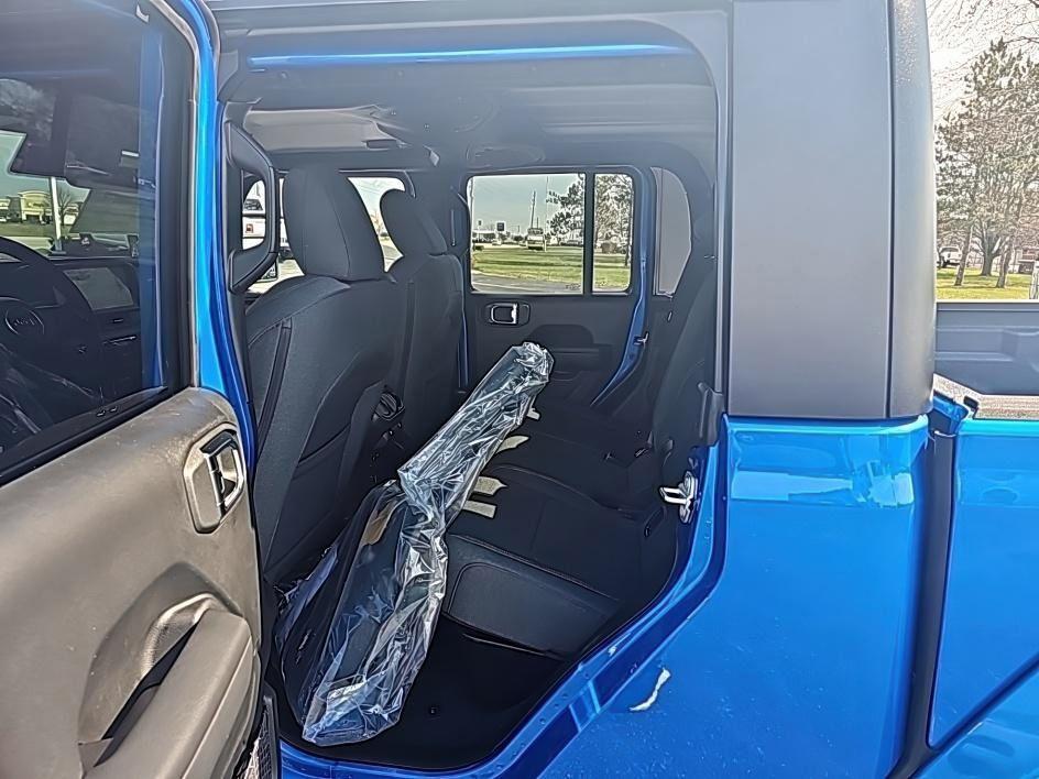 new 2025 Jeep Gladiator car, priced at $50,227