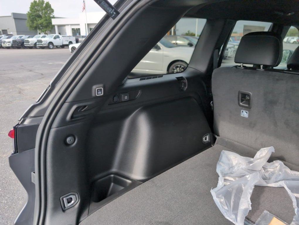 new 2025 Jeep Grand Cherokee car, priced at $41,045