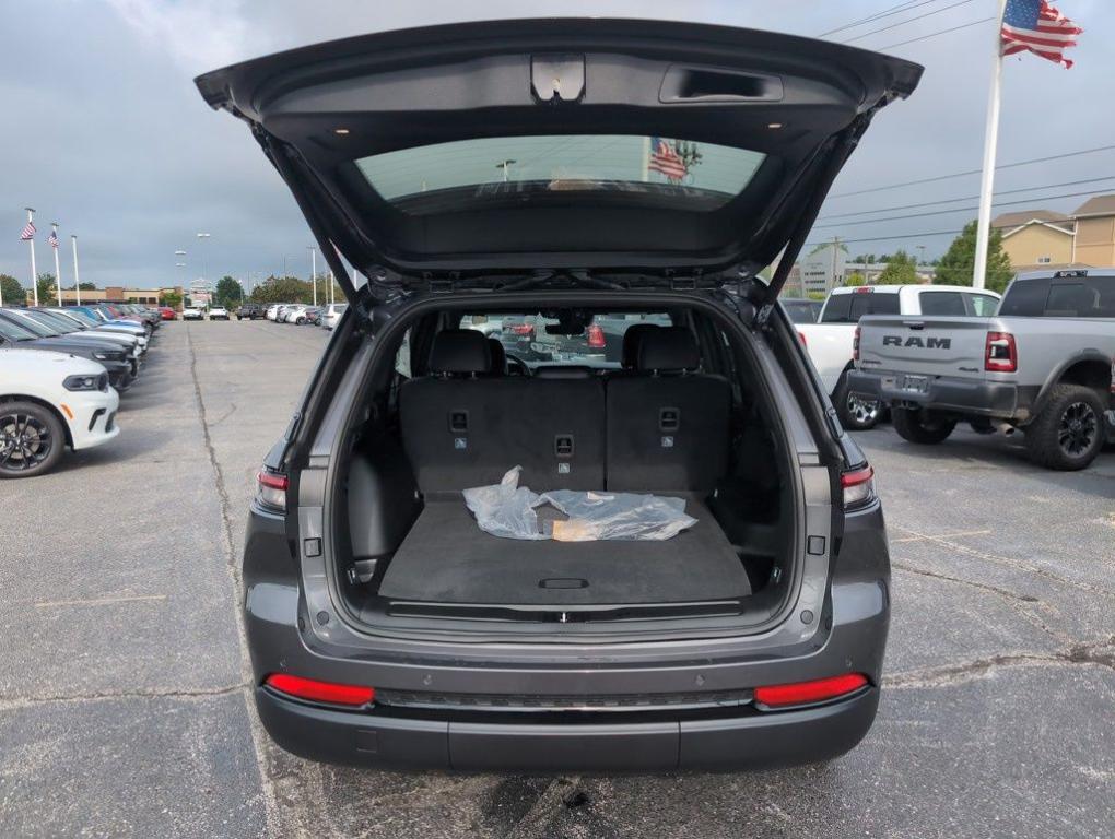 new 2025 Jeep Grand Cherokee car, priced at $41,045
