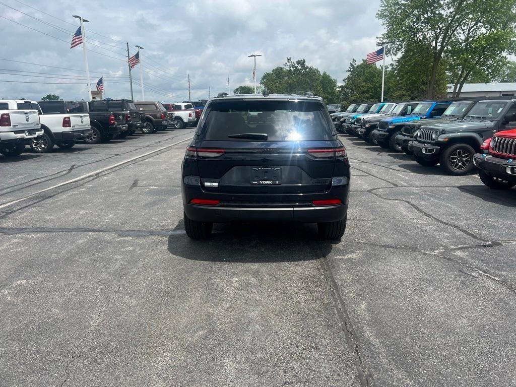 new 2024 Jeep Grand Cherokee car, priced at $43,850