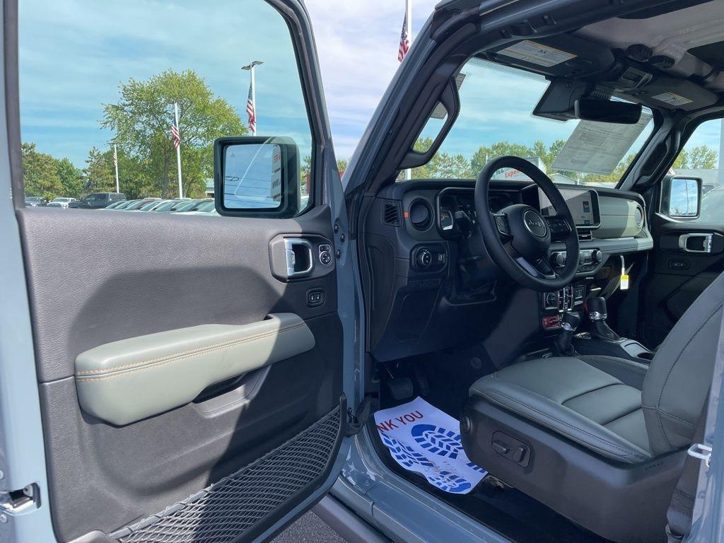 new 2025 Jeep Gladiator car, priced at $56,752