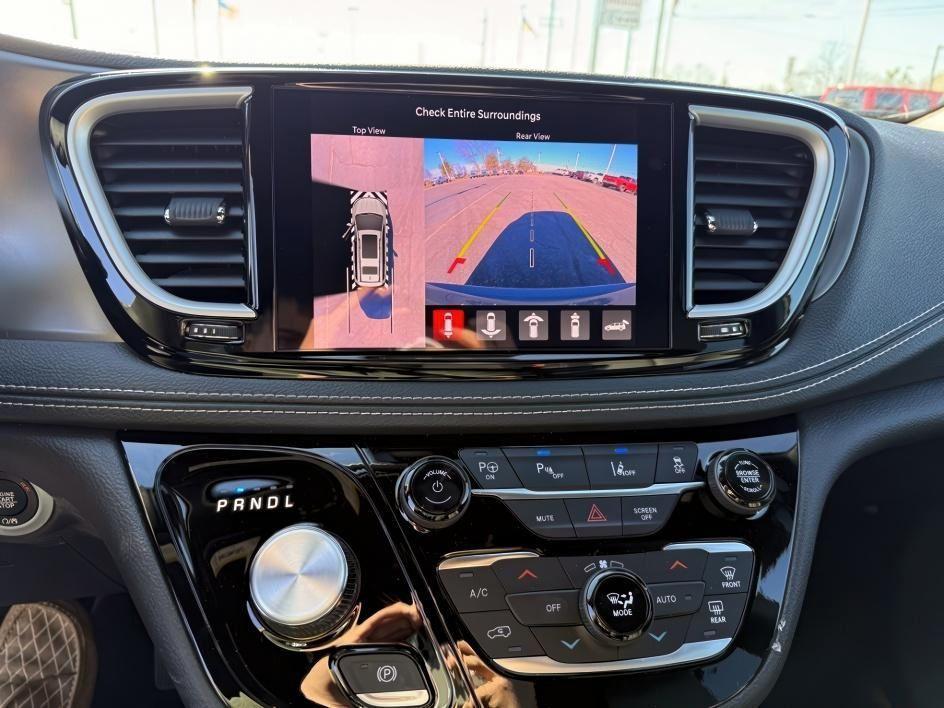 new 2025 Chrysler Pacifica Hybrid car, priced at $51,160