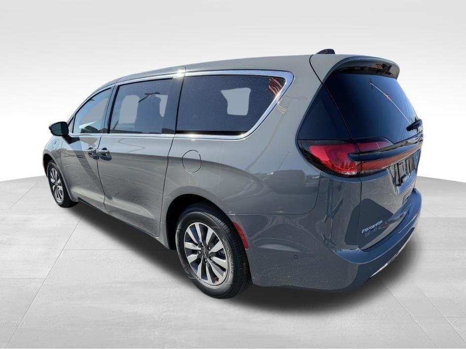 new 2025 Chrysler Pacifica Hybrid car, priced at $51,160
