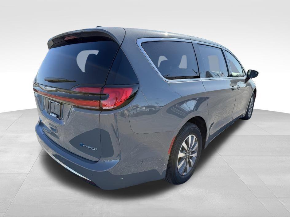new 2025 Chrysler Pacifica Hybrid car, priced at $51,160