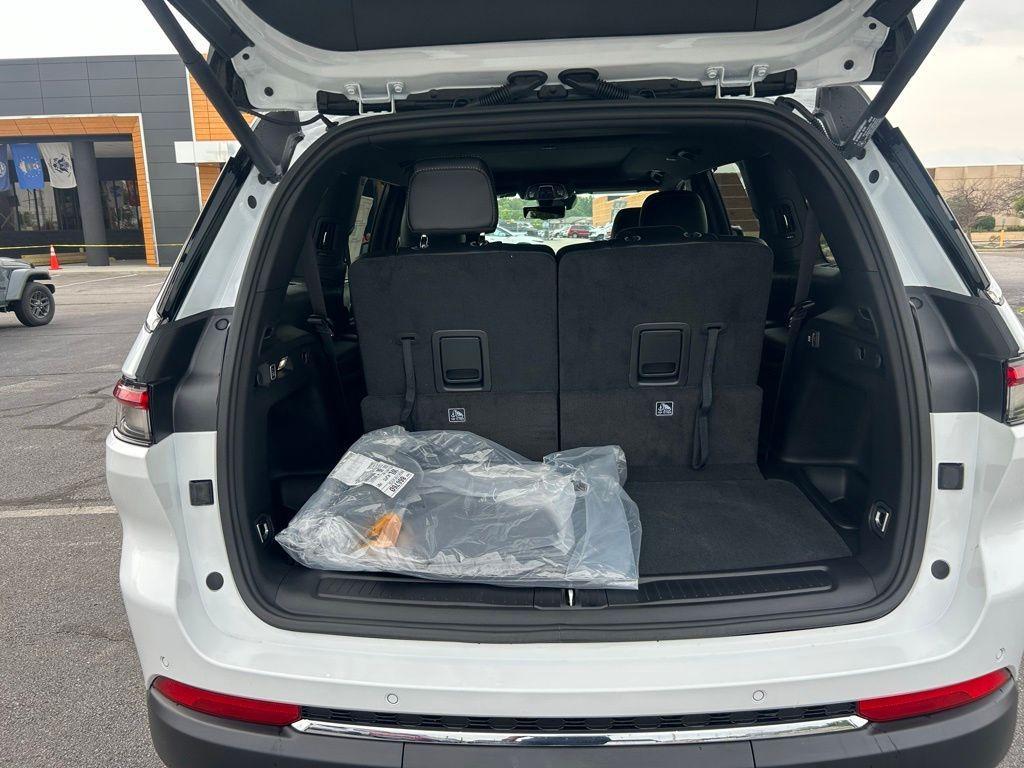 new 2025 Jeep Grand Cherokee L car, priced at $50,940