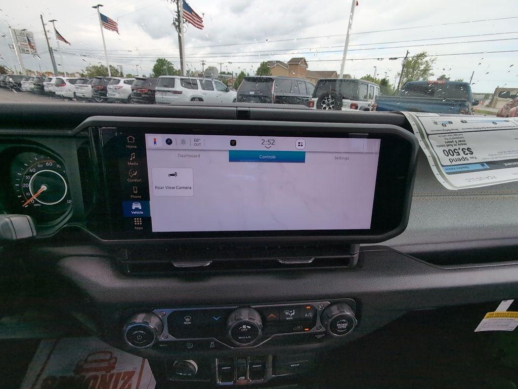 new 2025 Jeep Wrangler car, priced at $39,924