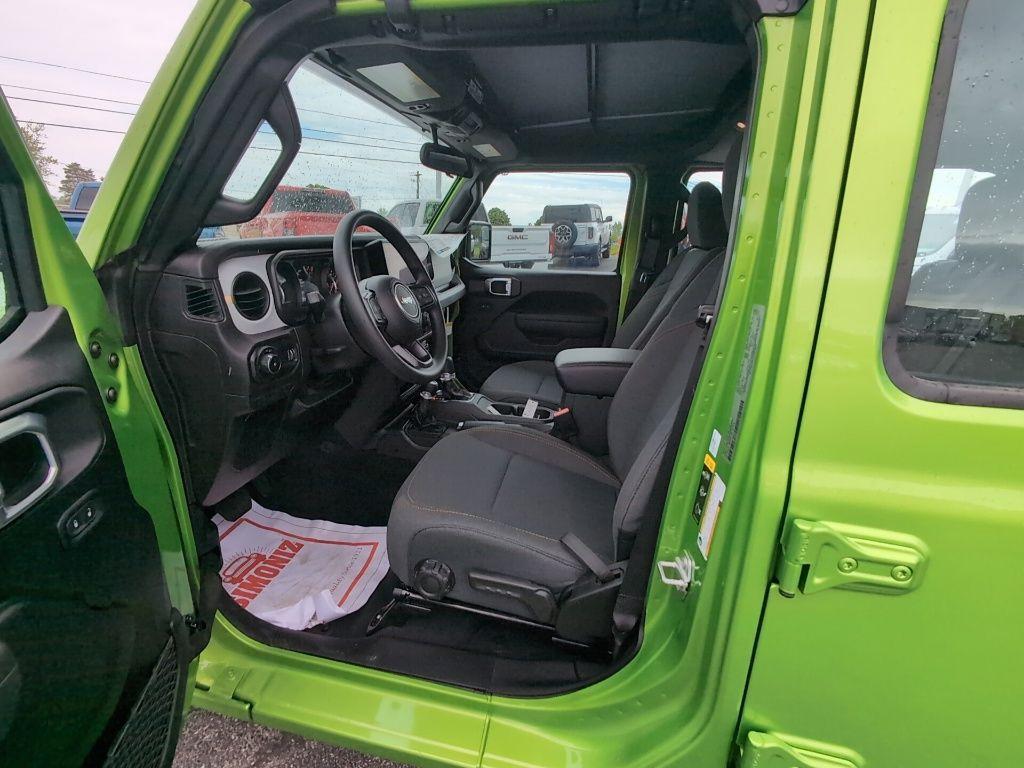 new 2025 Jeep Wrangler car, priced at $39,924