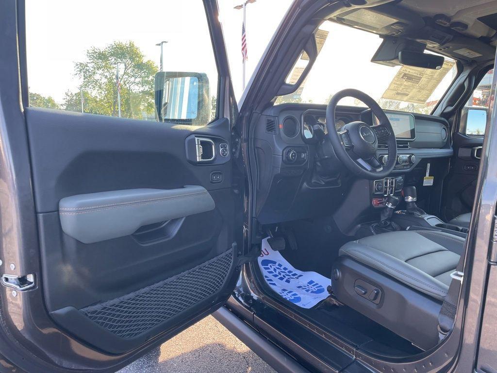 new 2025 Jeep Gladiator car, priced at $56,752