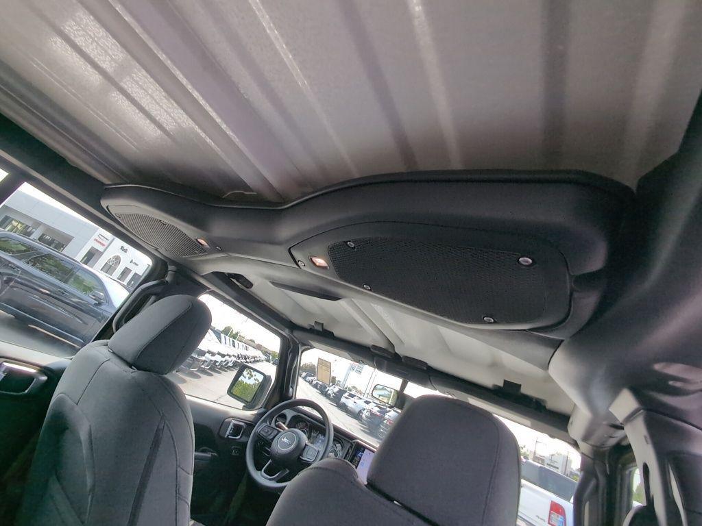 new 2025 Jeep Gladiator car, priced at $40,847
