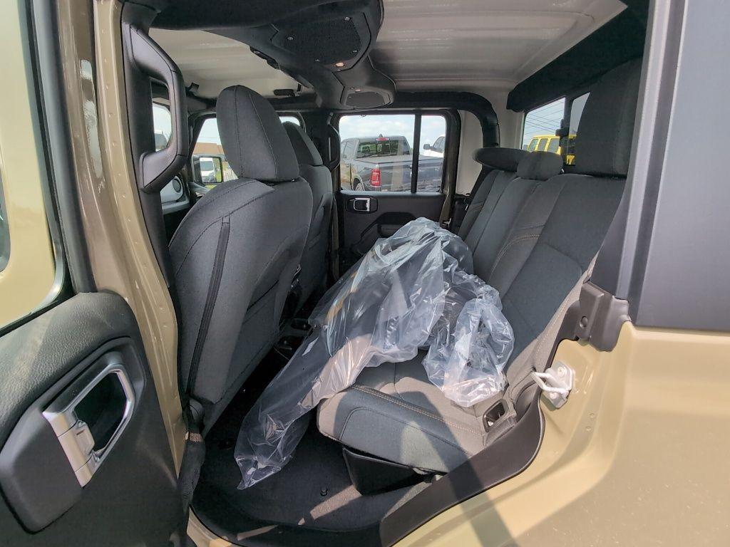 new 2025 Jeep Gladiator car, priced at $40,847
