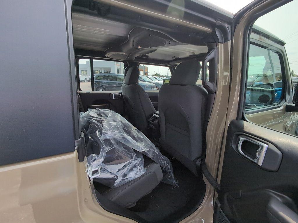 new 2025 Jeep Gladiator car, priced at $40,847