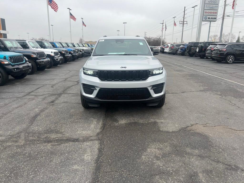 new 2024 Jeep Grand Cherokee car, priced at $38,657