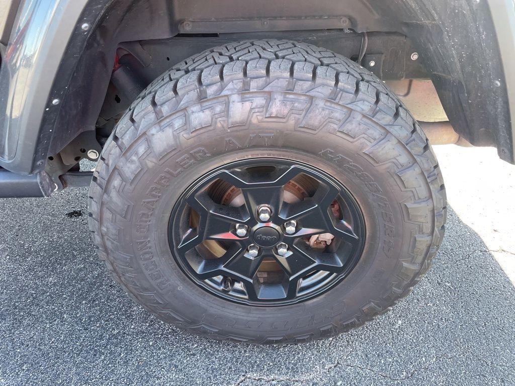 used 2022 Jeep Gladiator car, priced at $30,364