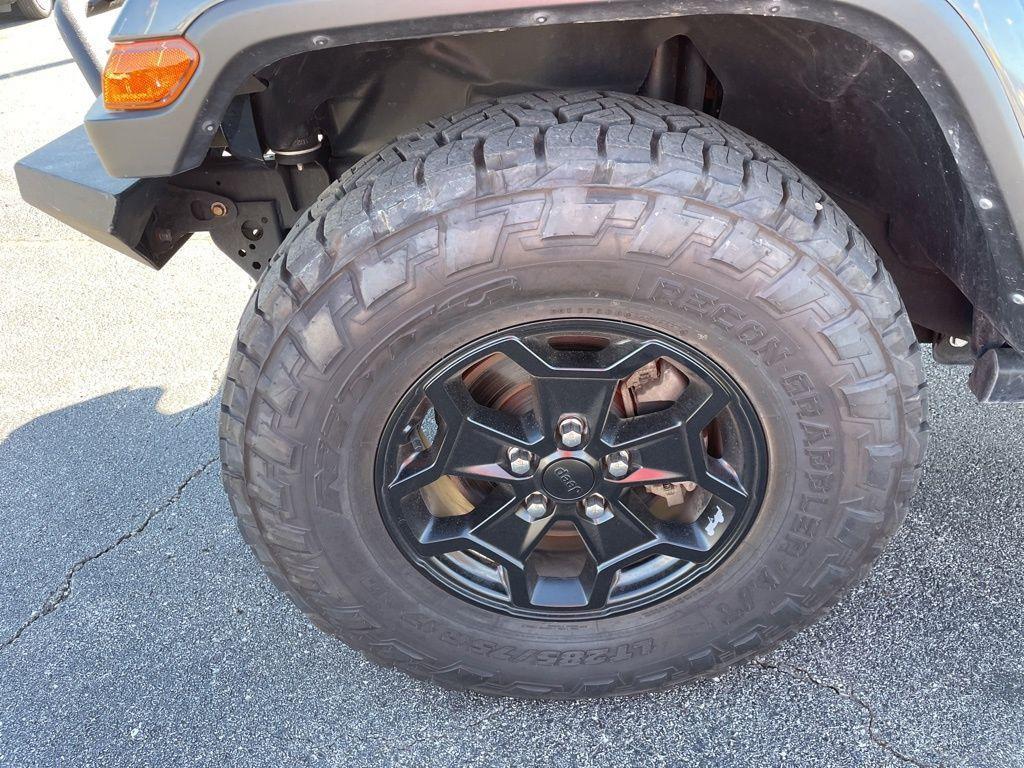 used 2022 Jeep Gladiator car, priced at $30,364