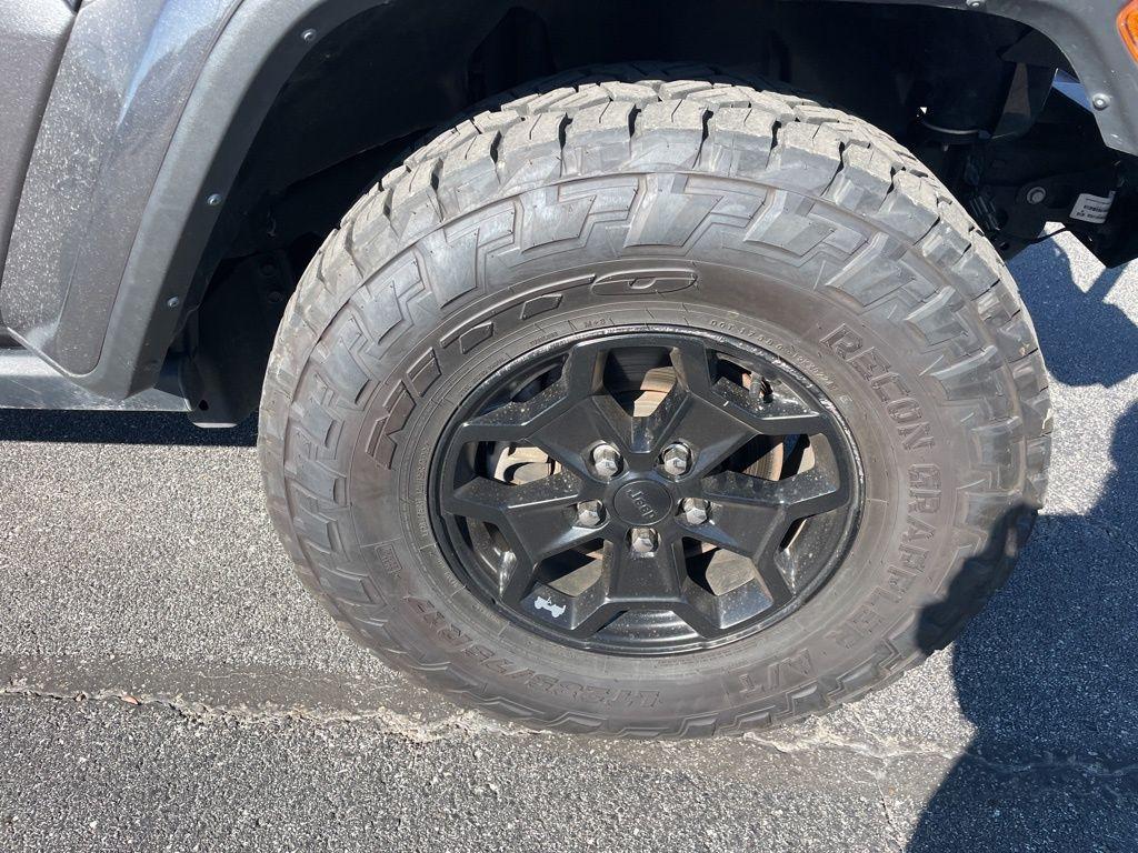 used 2022 Jeep Gladiator car, priced at $30,364